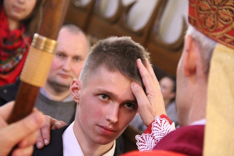 Bierzmowanie w bazylice św. Małgorzaty w Nowym Sączu cz. 1