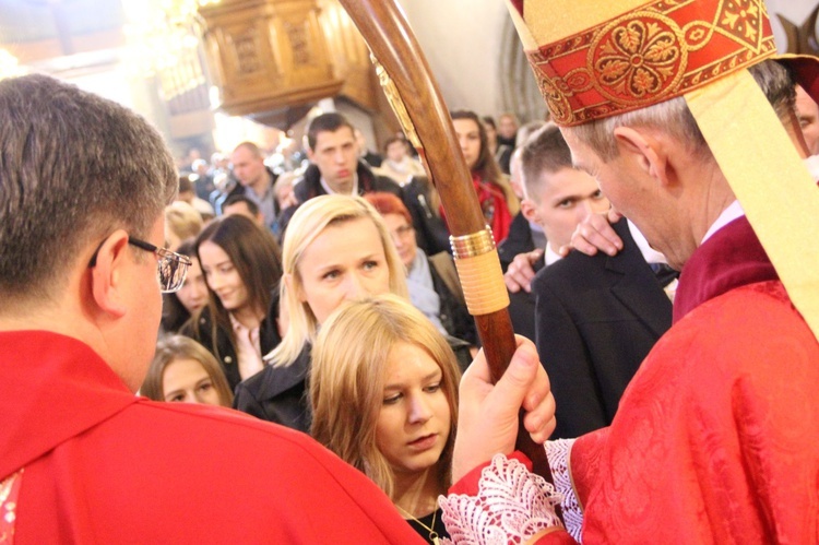 Bierzmowanie w bazylice św. Małgorzaty w Nowym Sączu cz. 1