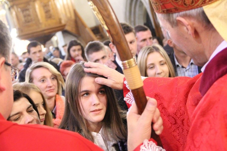 Bierzmowanie w bazylice św. Małgorzaty w Nowym Sączu cz. 1