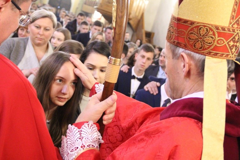 Bierzmowanie w bazylice św. Małgorzaty w Nowym Sączu cz. 1