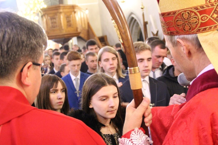 Bierzmowanie w bazylice św. Małgorzaty w Nowym Sączu cz. 1