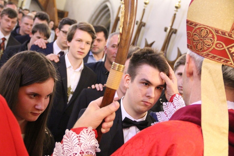 Bierzmowanie w bazylice św. Małgorzaty w Nowym Sączu cz. 1