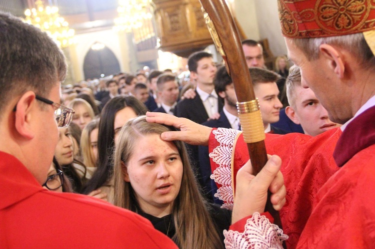 Bierzmowanie w bazylice św. Małgorzaty w Nowym Sączu cz. 1