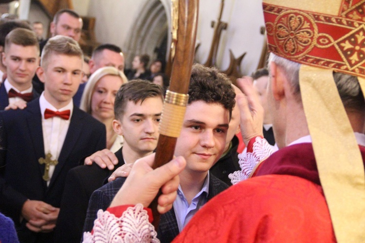 Bierzmowanie w bazylice św. Małgorzaty w Nowym Sączu cz. 1