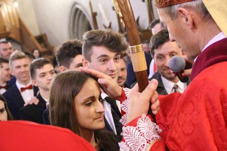 Bierzmowanie w bazylice św. Małgorzaty w Nowym Sączu cz. 1