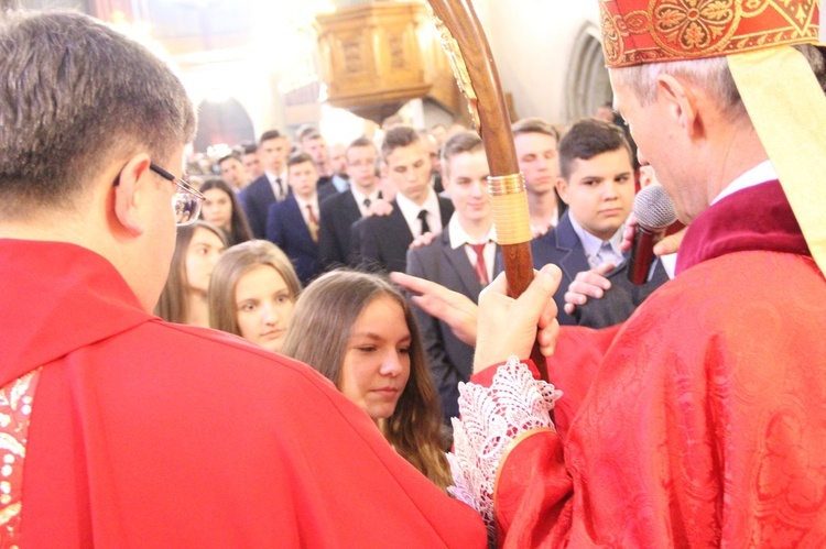 Bierzmowanie w bazylice św. Małgorzaty w Nowym Sączu cz. 1