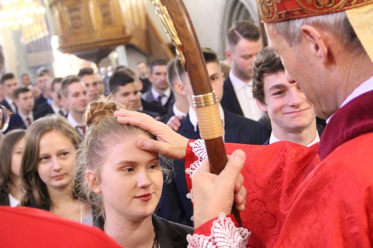 Bierzmowanie w bazylice św. Małgorzaty w Nowym Sączu cz. 1