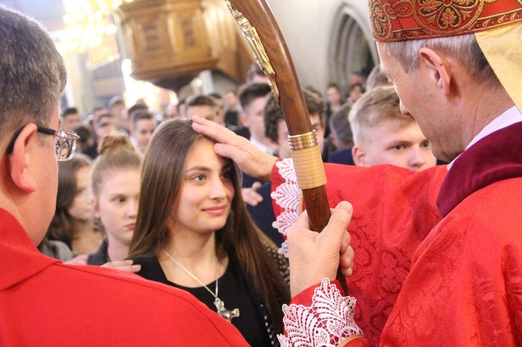 Bierzmowanie w bazylice św. Małgorzaty w Nowym Sączu cz. 1