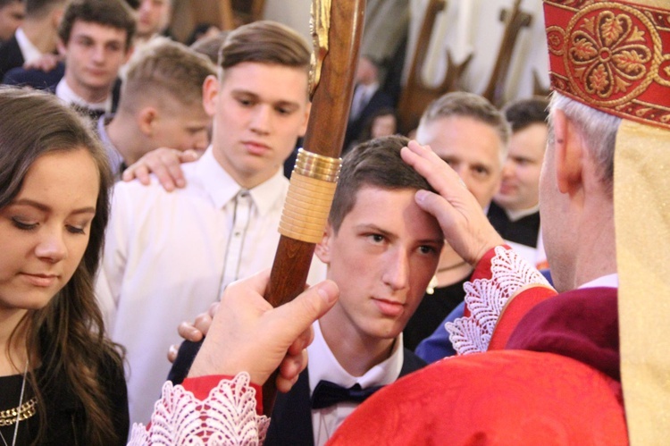 Bierzmowanie w bazylice św. Małgorzaty w Nowym Sączu cz. 1