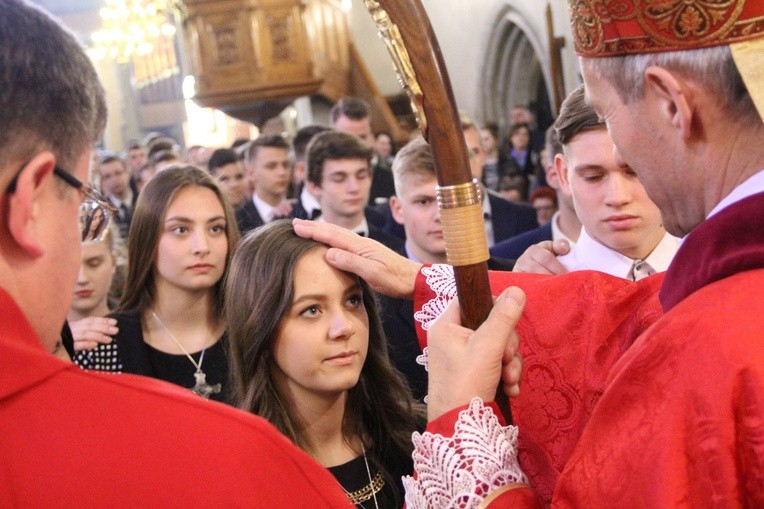 Bierzmowanie w bazylice św. Małgorzaty w Nowym Sączu cz. 1