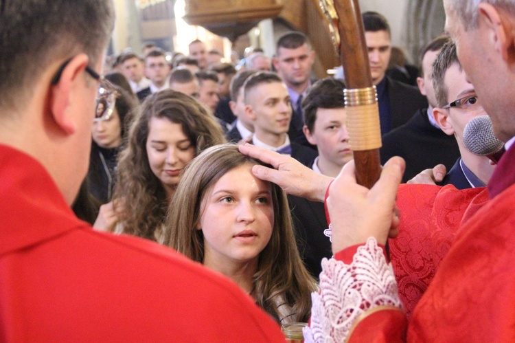 Bierzmowanie w bazylice św. Małgorzaty w Nowym Sączu cz. 1