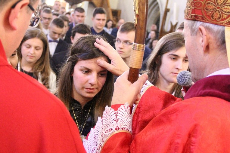 Bierzmowanie w bazylice św. Małgorzaty w Nowym Sączu cz. 1