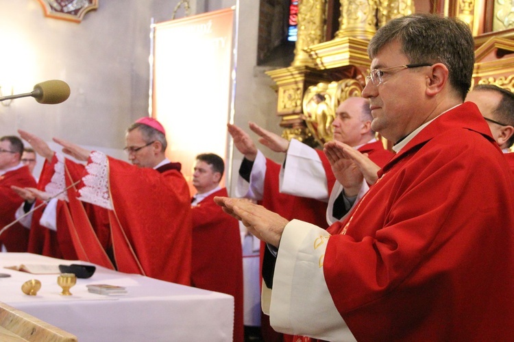 Bierzmowanie w bazylice św. Małgorzaty w Nowym Sączu cz. 1