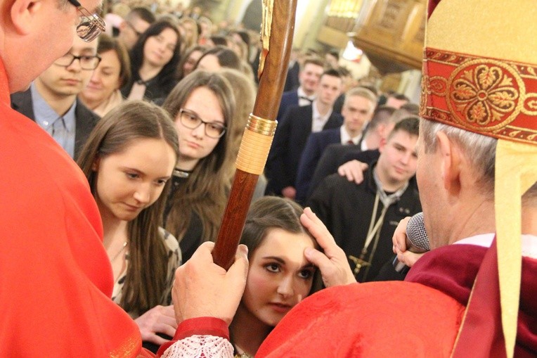 Bierzmowanie w bazylice św. Małgorzaty w Nowym Sączu cz. 2