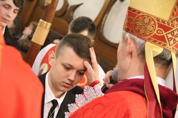 Bierzmowanie w bazylice św. Małgorzaty w Nowym Sączu cz. 2