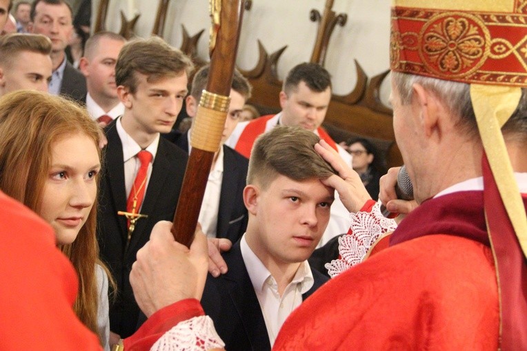 Bierzmowanie w bazylice św. Małgorzaty w Nowym Sączu cz. 2