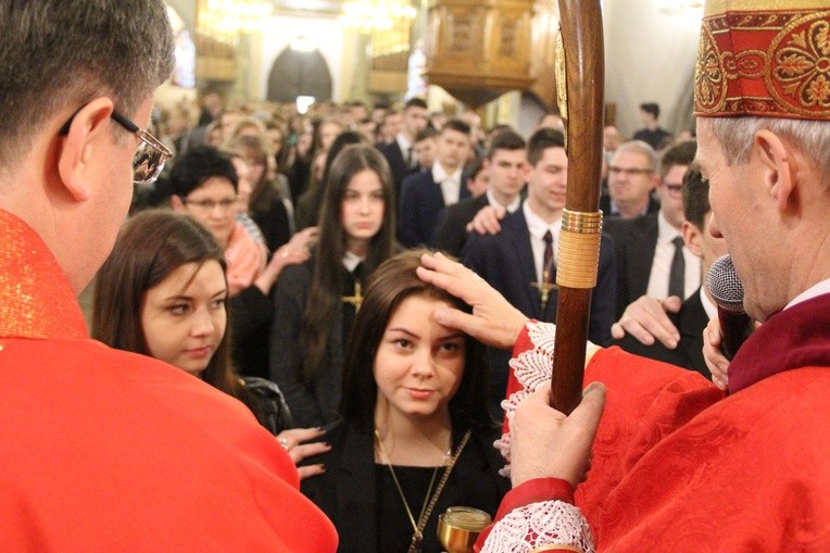 Bierzmowanie w bazylice św. Małgorzaty w Nowym Sączu cz. 2
