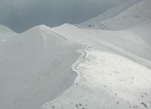 W Tatrach przybywa śniegu, już III stopień zagrożenia lawinowego