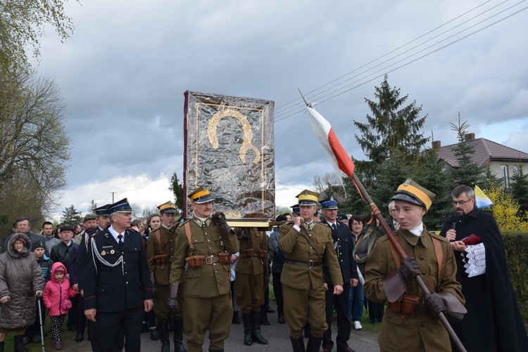 Powitanie ikony MB Częstochowskiej w Pleckiej Dąbrowie