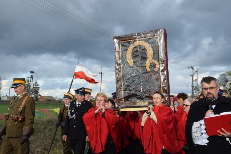 Powitanie ikony MB Częstochowskiej w Pleckiej Dąbrowie