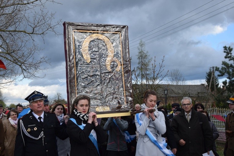 Powitanie ikony MB Częstochowskiej w Pleckiej Dąbrowie