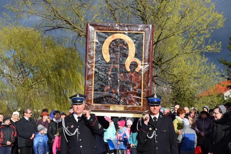 Powitanie ikony MB Częstochowskiej w Pleckiej Dąbrowie