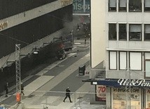 Ciężarówka wjechała w ludzi w centrum Sztokholmu