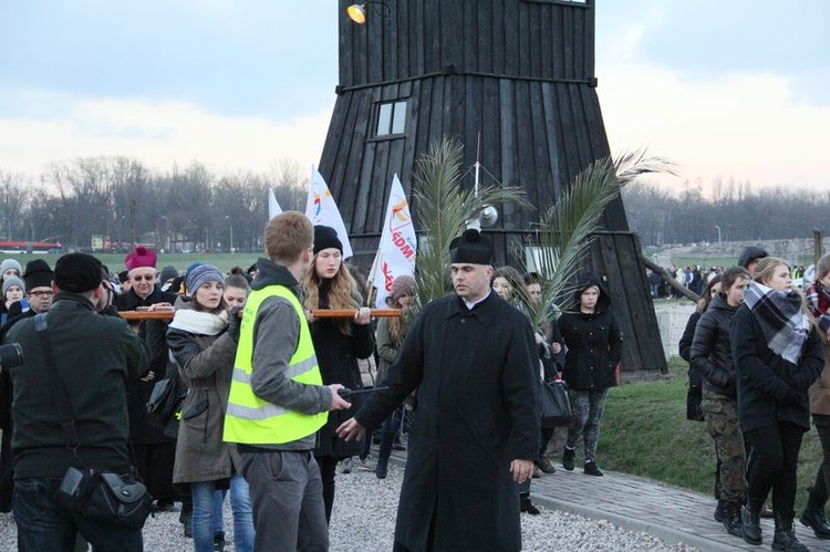 Droga Krzyżowa na Majdanku