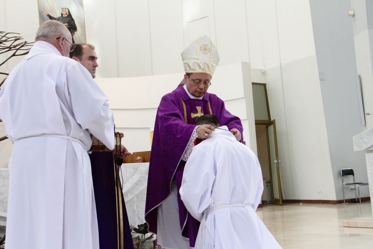 Błogosławieństwo nowych nadzwyczajnych szafarzy Eucharystii - 08.04.2017