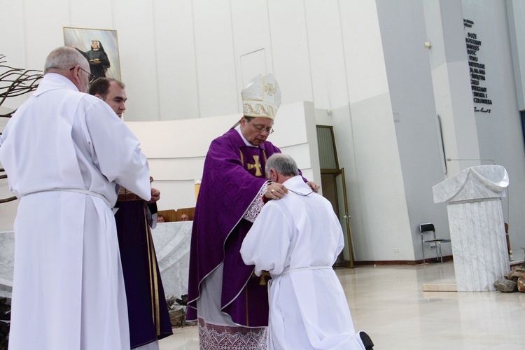 Błogosławieństwo nowych nadzwyczajnych szafarzy Eucharystii - 08.04.2017