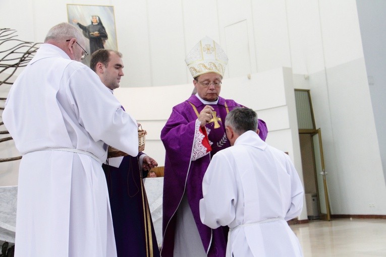 Błogosławieństwo nowych nadzwyczajnych szafarzy Eucharystii - 08.04.2017