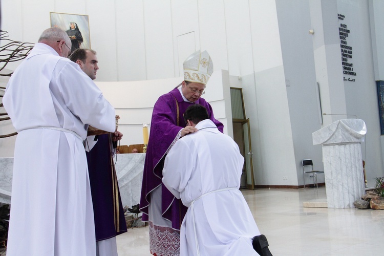 Błogosławieństwo nowych nadzwyczajnych szafarzy Eucharystii - 08.04.2017