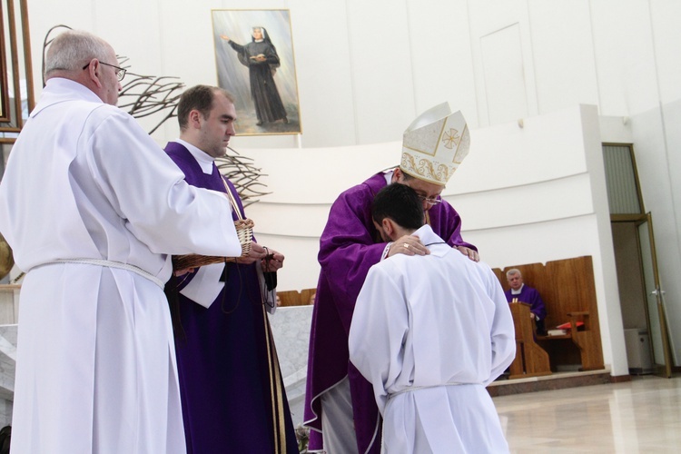 Błogosławieństwo nowych nadzwyczajnych szafarzy Eucharystii - 08.04.2017