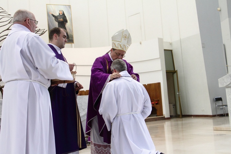 Błogosławieństwo nowych nadzwyczajnych szafarzy Eucharystii - 08.04.2017