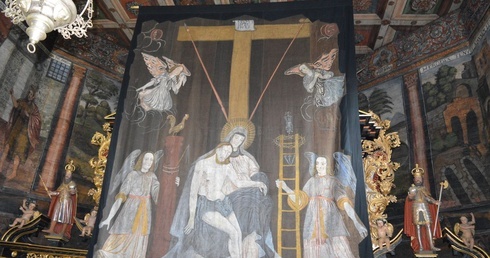 Unikatowe kurtyny wielkopostne 