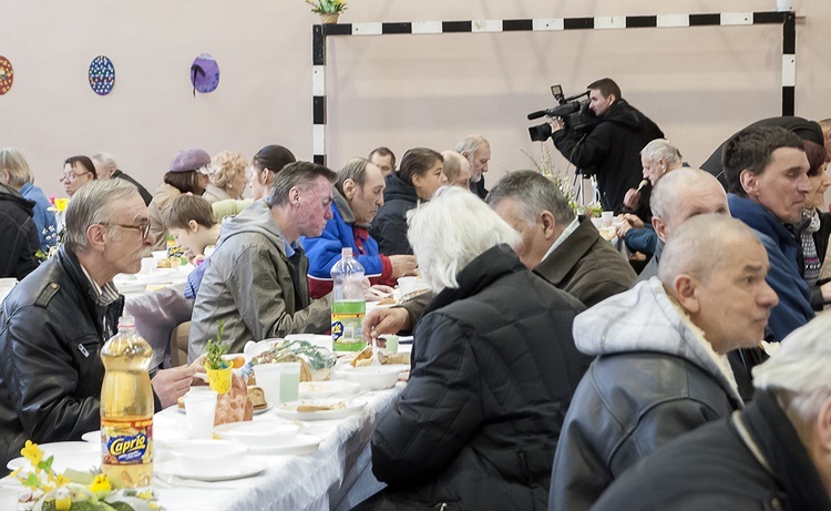 Śniadanie dla potrzebujących