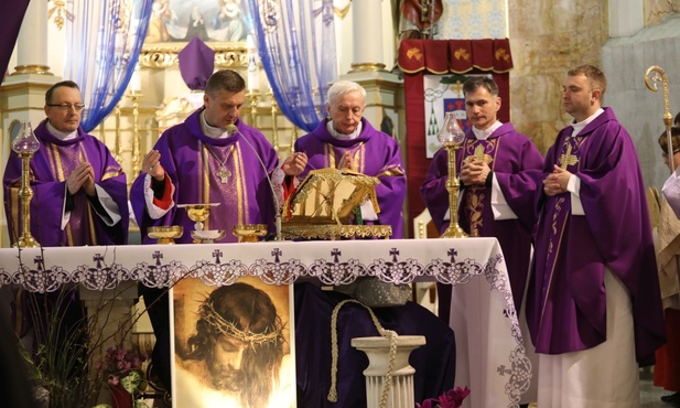 Eucharystia w kościele św. Macieja rozpoczęła modlitwę uczestników EDK w Andrychowie