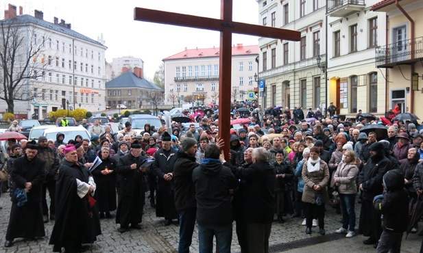 Krzyż na ulicach Bielska-Białej