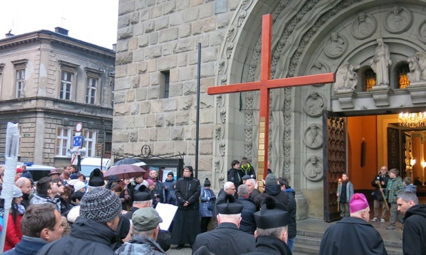 Krzyż na ulicach Bielska-Białej