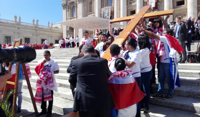 Symbole ŚDM przekazane młodzieży z Panamy