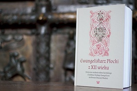 „Ewangelistarz Płocki z XII wieku” to krytyczne wydanie tekstu łacińskiego z kodeksu „Perykopy ewangeliczne” Archiwum Diecezji Płockiej.