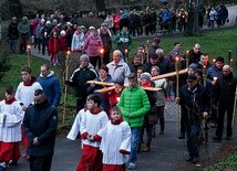 W Głuszycy miejska Droga Krzyżowa odbywa się już od 10 lat. 