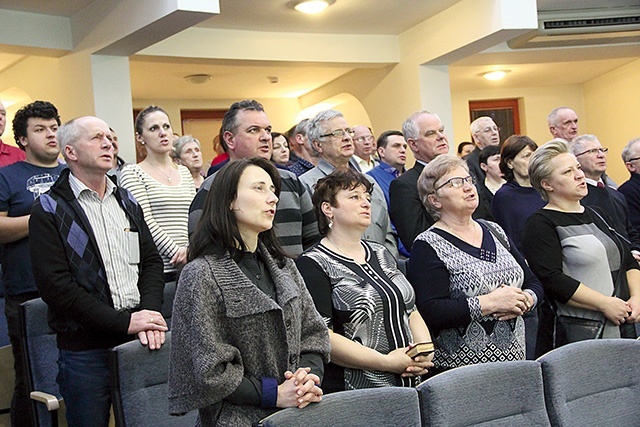 ▲	Członkowie rad duszpasterskich rozmawiali w Gródku na temat synodu, a także modlili się za niego.