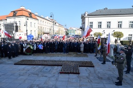 7 lat po katastrofie - przed Pałacem Prezydenckim