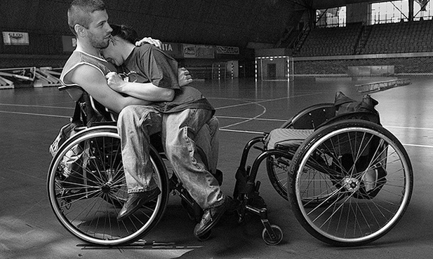 Robert i Basia; zawody w rugby na wózkach w Zabrzu w 2008 roku.