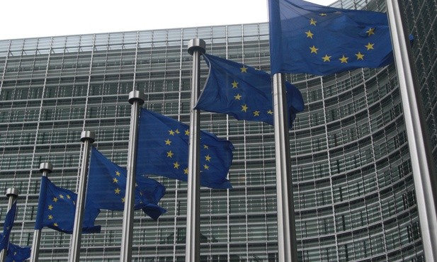 Komisja Europejska niepokoi sie o liberalny porządek w Polsce i na Węgrzech