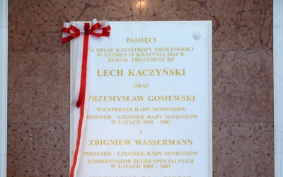 W KPRM upamiętniono Lecha Kaczyńskiego, Przemysława Gosiewskiego i Zbigniewa Wassermanna