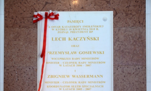 W KPRM upamiętniono Lecha Kaczyńskiego, Przemysława Gosiewskiego i Zbigniewa Wassermanna