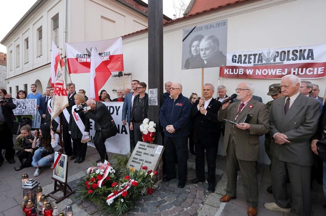 Rocznica katastrofy smoleńskiej - plac o. Adama Studzińskiego