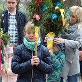 Palmy do konkursu przynieśli najmłodsi parafianie